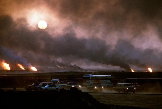 Smoke from oil well fires darkening the sky